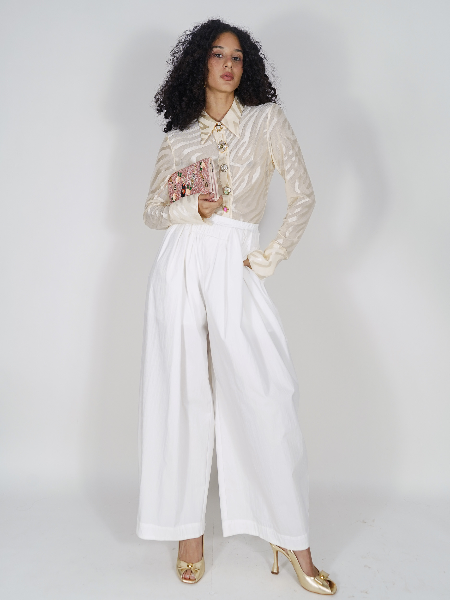 DSC01995-1.jpg The White Pants - Imagen 1