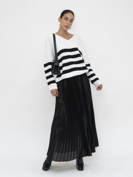 B&W Sweater - Imagen 3