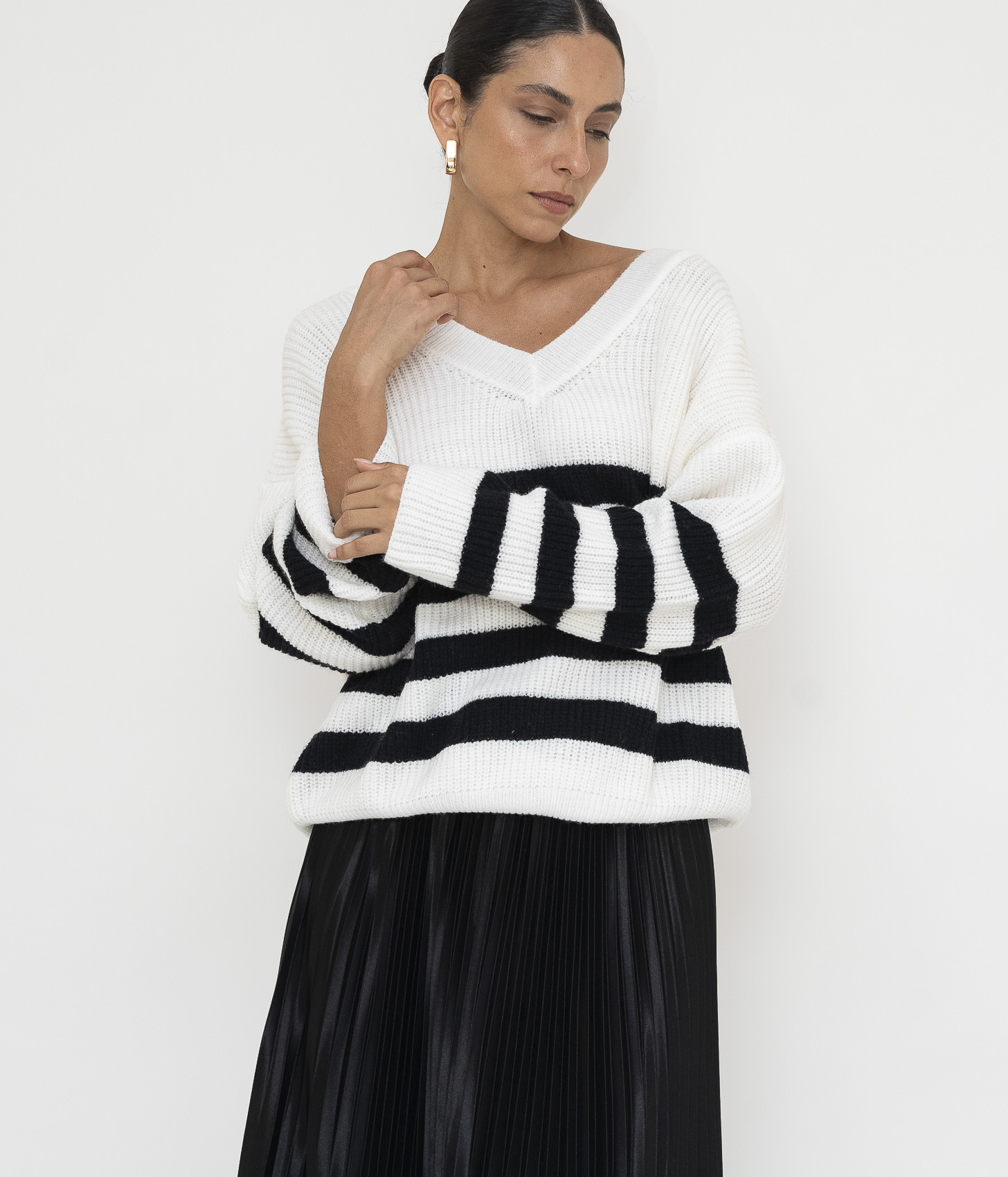 DSC04037.jpg B&W Sweater - Imagen 1
