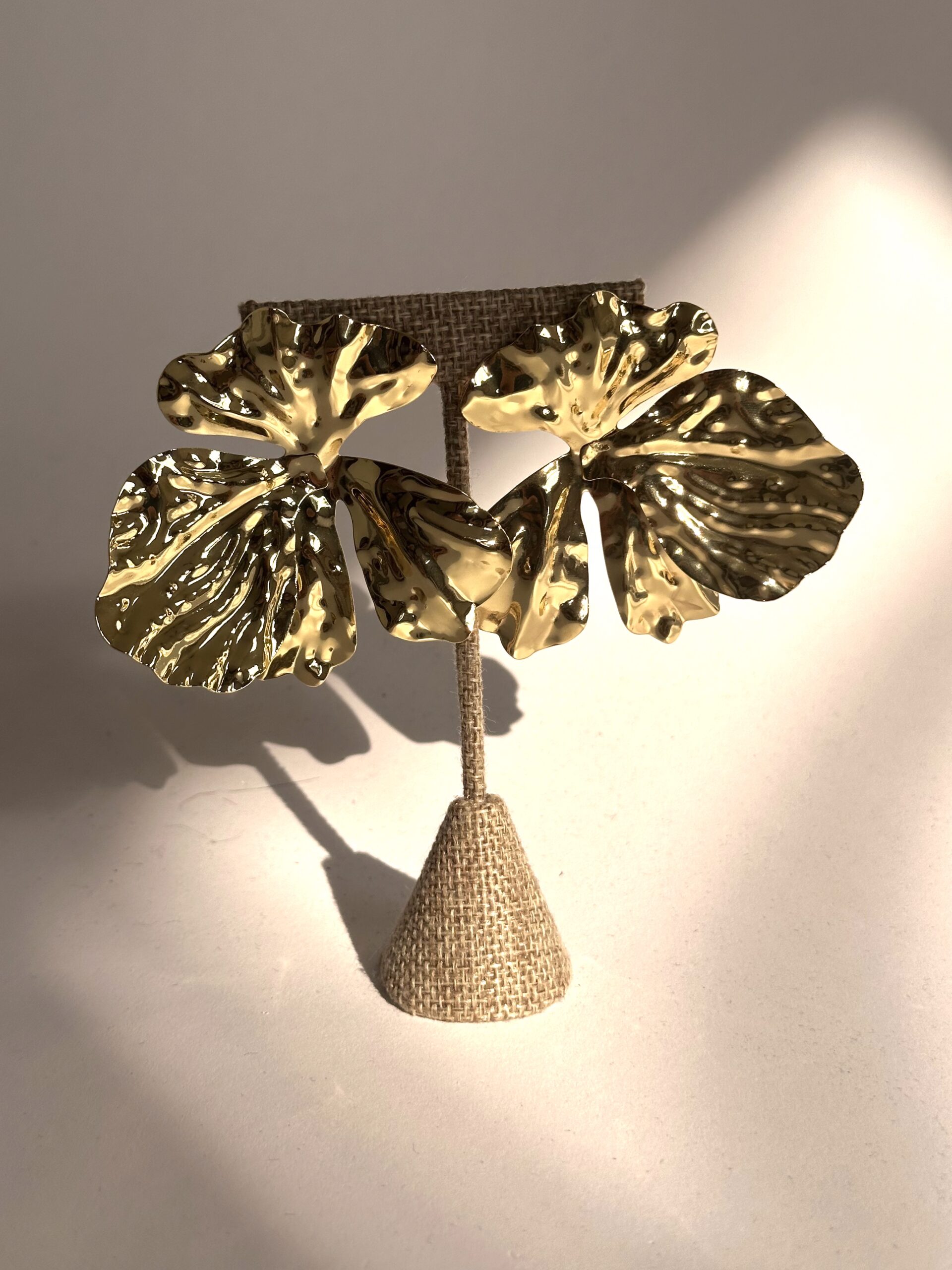 IMG_3167-2-scaled-1.jpg Golden Leave Earring - Imagen 1